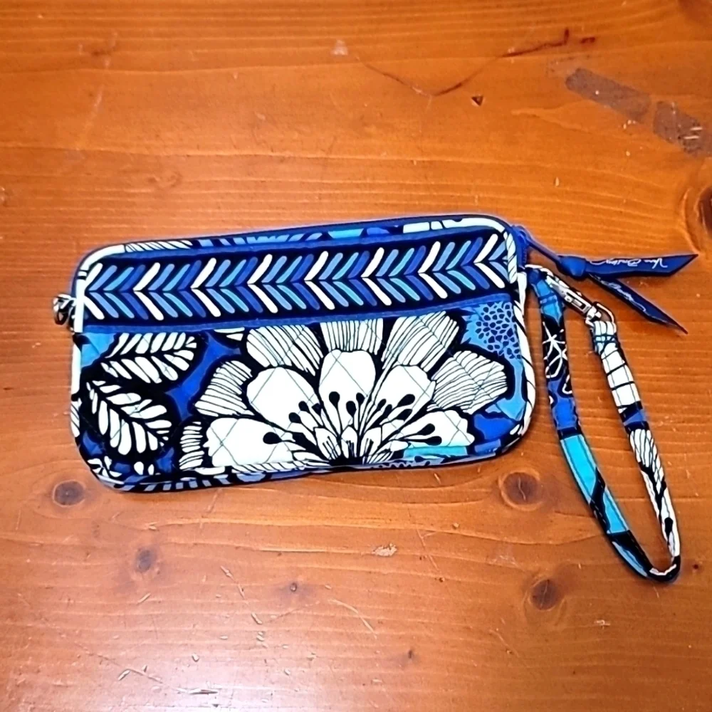 Vera Bradley Wristlet Wallet‎ Womens Small Blue Floral Chevron Quilted Cotton